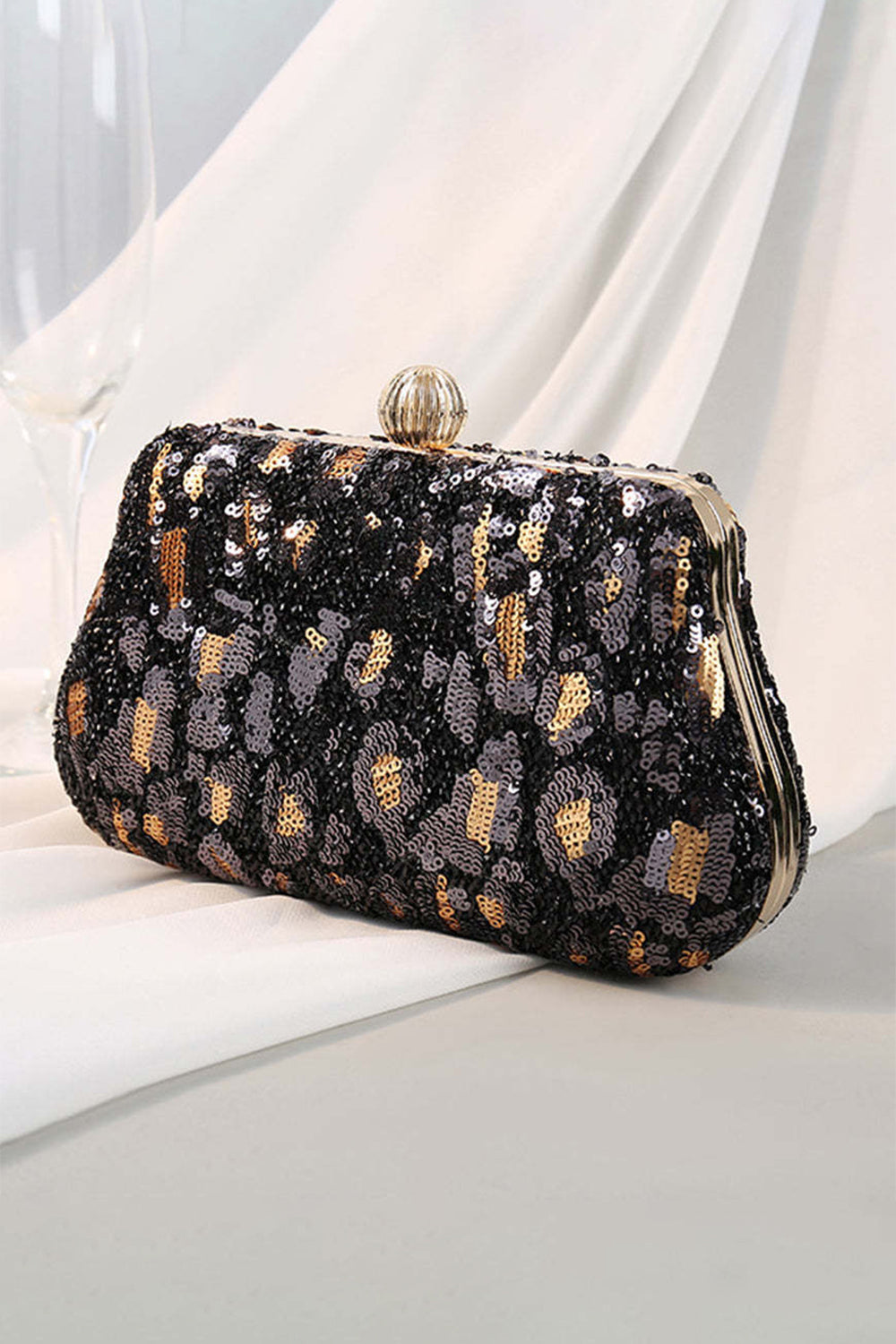 Pochette léopard accrocheuse Roycebridal
