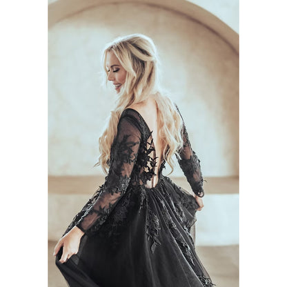 Sexy Split O Neck Long Sleeve Open Back Lace Appliques Tulle A Line Gothic Black Wedding Dress