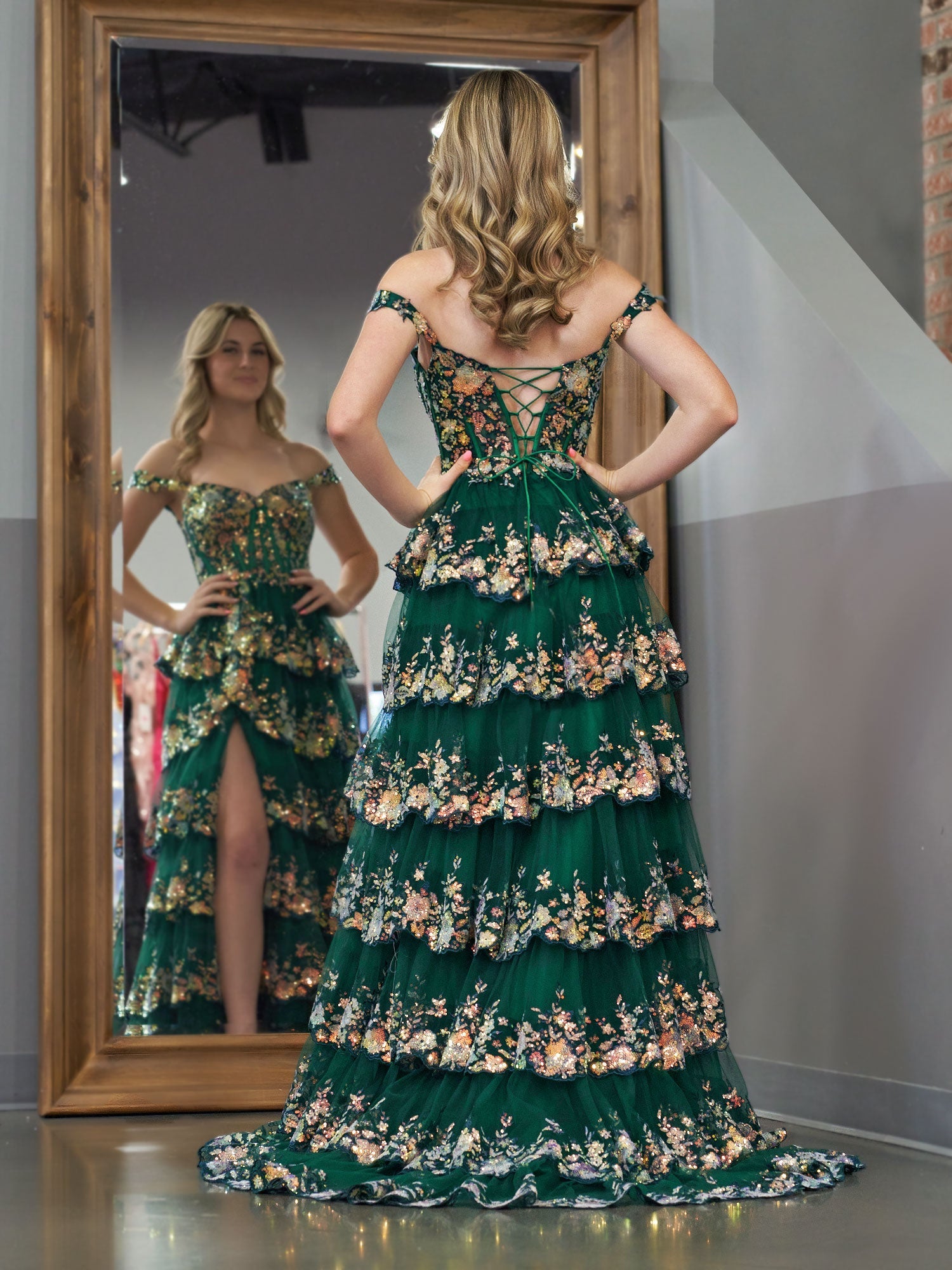 Robe de bal princesse verte style corset à épaules dénudées et