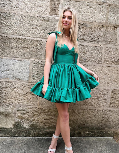 Sabrina | A-Linien-Heimkehrkleid mit Herzausschnitt und Rüschen