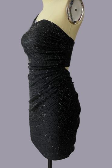 Robe de soirée courte à une épaule et perles 