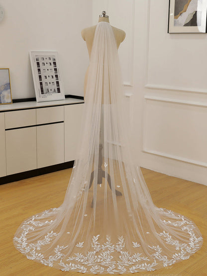 Voile de mariée simple en dentelle à traîne chapelle Roycebridal 