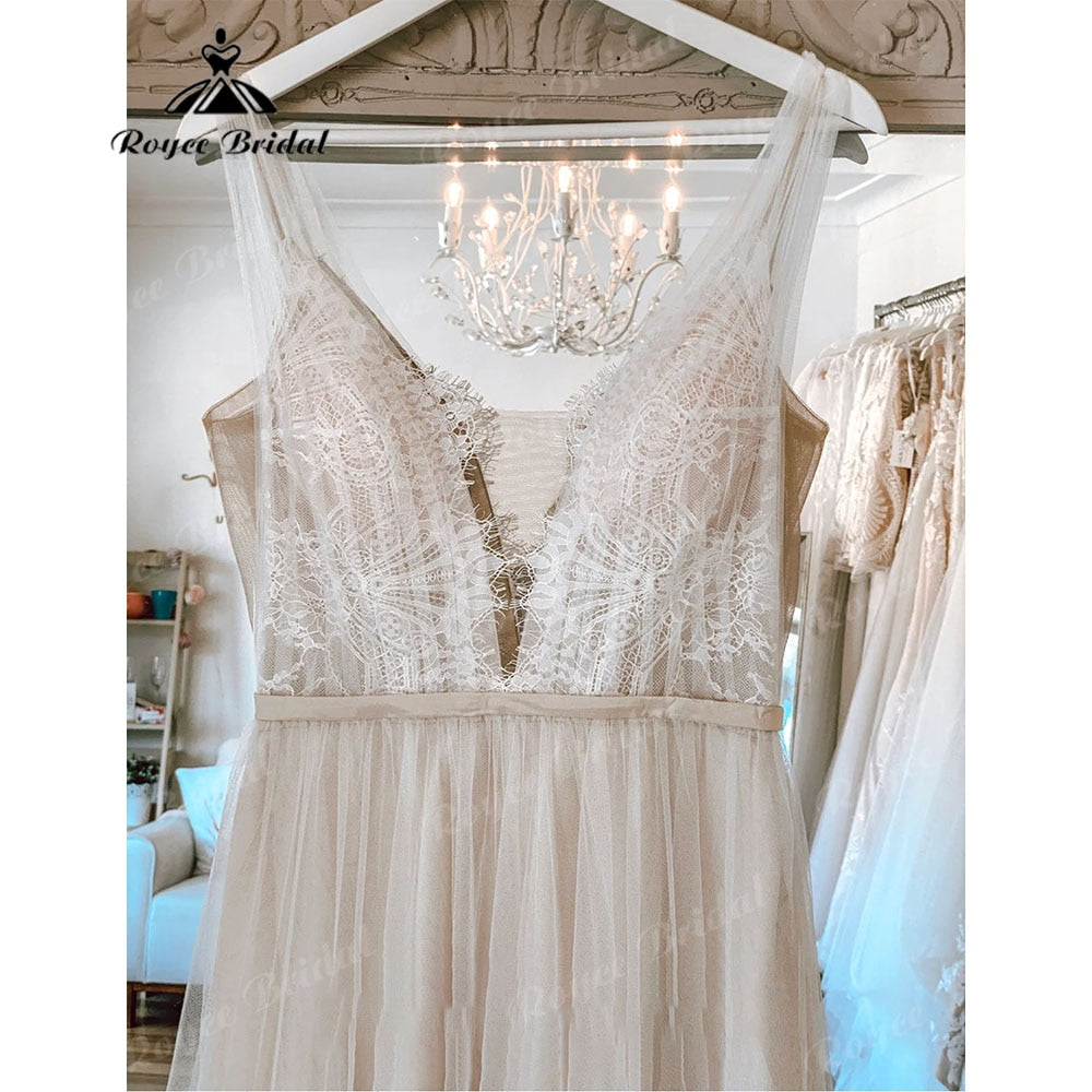 Modest Lace Boho Bohemian Beach Wedding Dress with Deep V Neck Backless 2023 Bridal Dresses for Wedding Custom Made Roycebridal