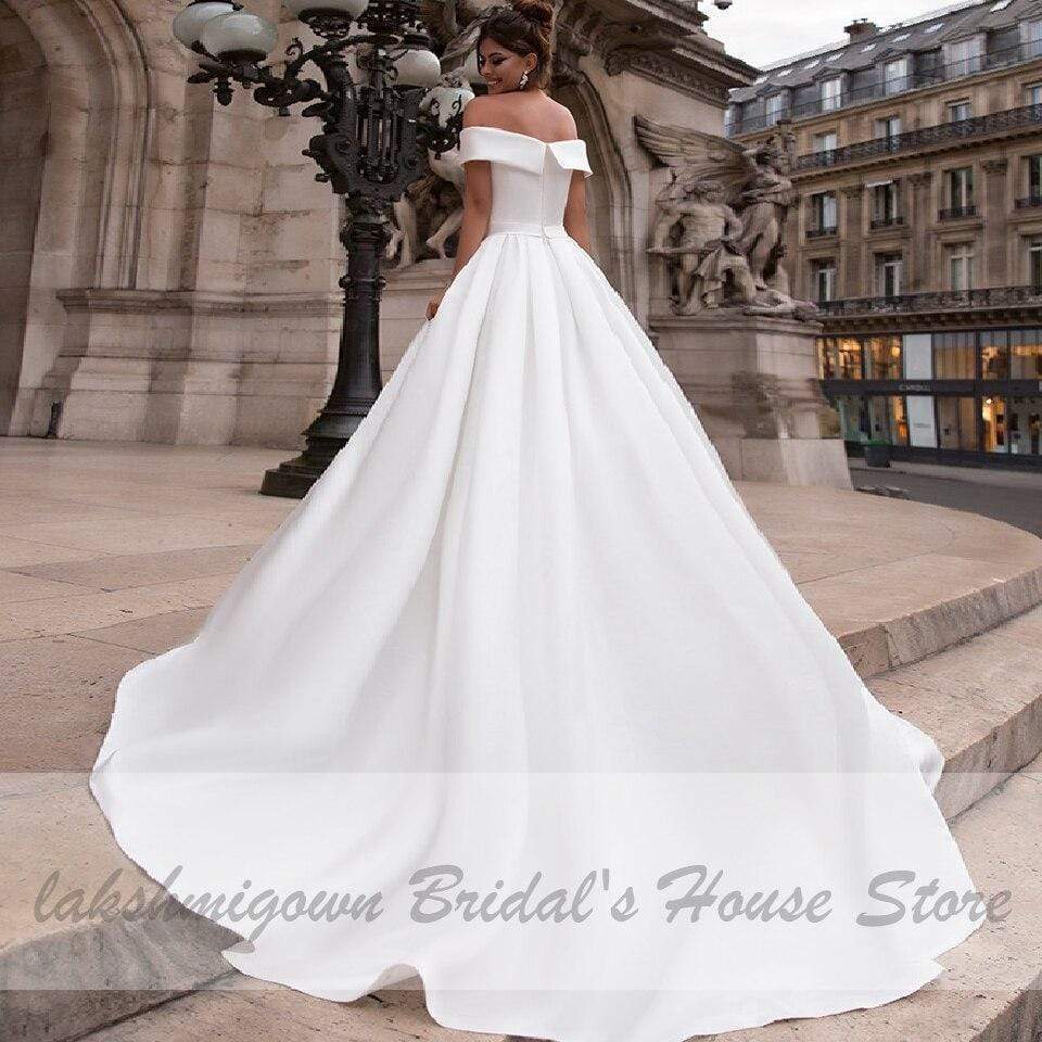 Boat Neck Satin Dress Women Wedding Gowns with Pockets
