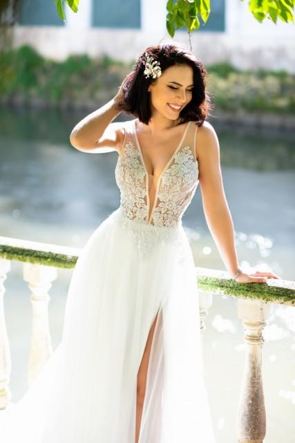 Lakshmigown Sexy Beach Wedding Dresses for Bridal 2021 Vestido Boda V-neck Off White Lace Bodice Boho Wedding Dress Sleevelss