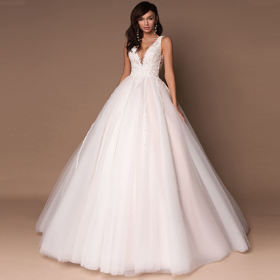 Sexy V-neck Sleeveless Wedding Dresses Vestidos De Novia Custom Design Sleeveless Beading Applique Ball Gown Wedding Dress