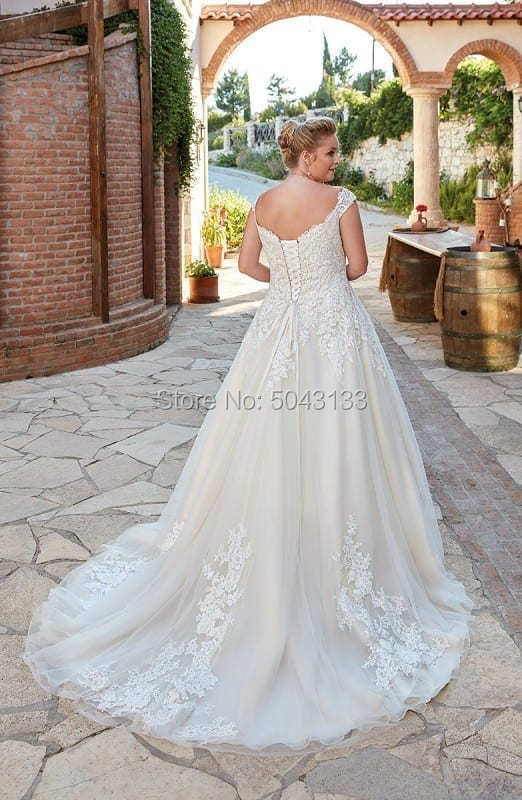 Lace Plus Size V Neckline Wedding Dresses Short Sleeves Appliques Bridal Wedding Gown Lace Up Bride Dress 2021 Vestidos de Noiva