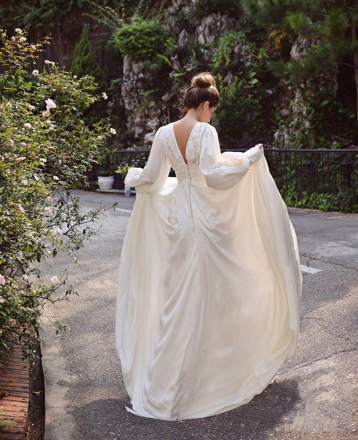 Roycebridal Simple A-Line Soft Satin Wedding Dresses Boho Lace Appliques Long Puff Sleeves Bridal Gown Vintage Wedding Party Gowns