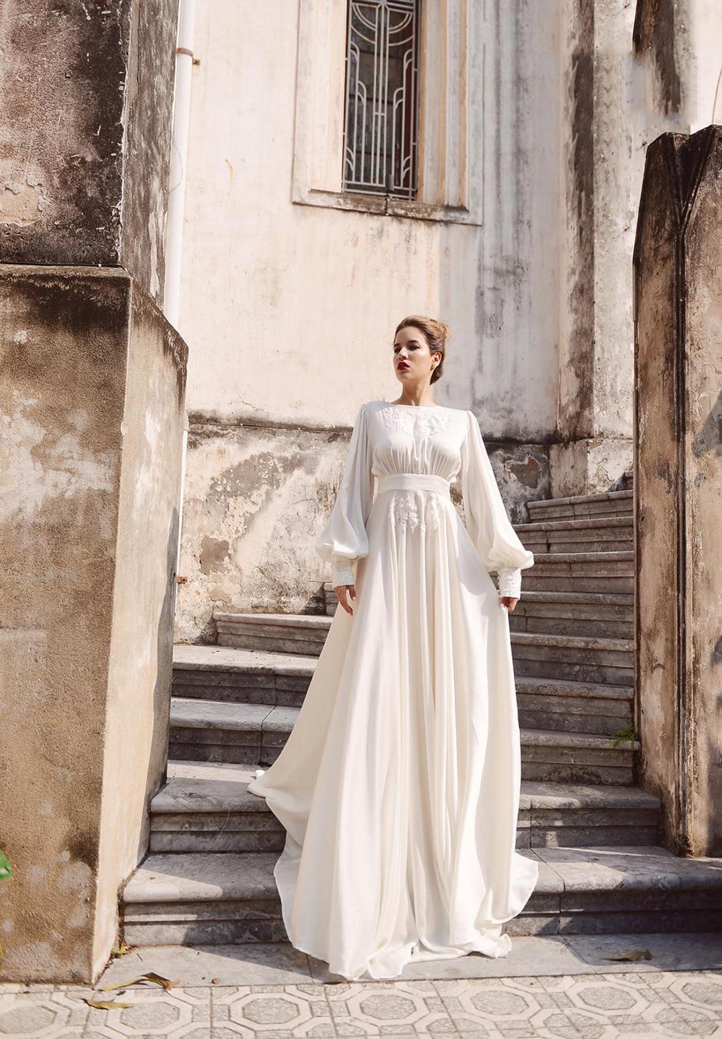 Roycebridal Simple A-Line Soft Satin Wedding Dresses Boho Lace Appliques Long Puff Sleeves Bridal Gown Vintage Wedding Party Gowns