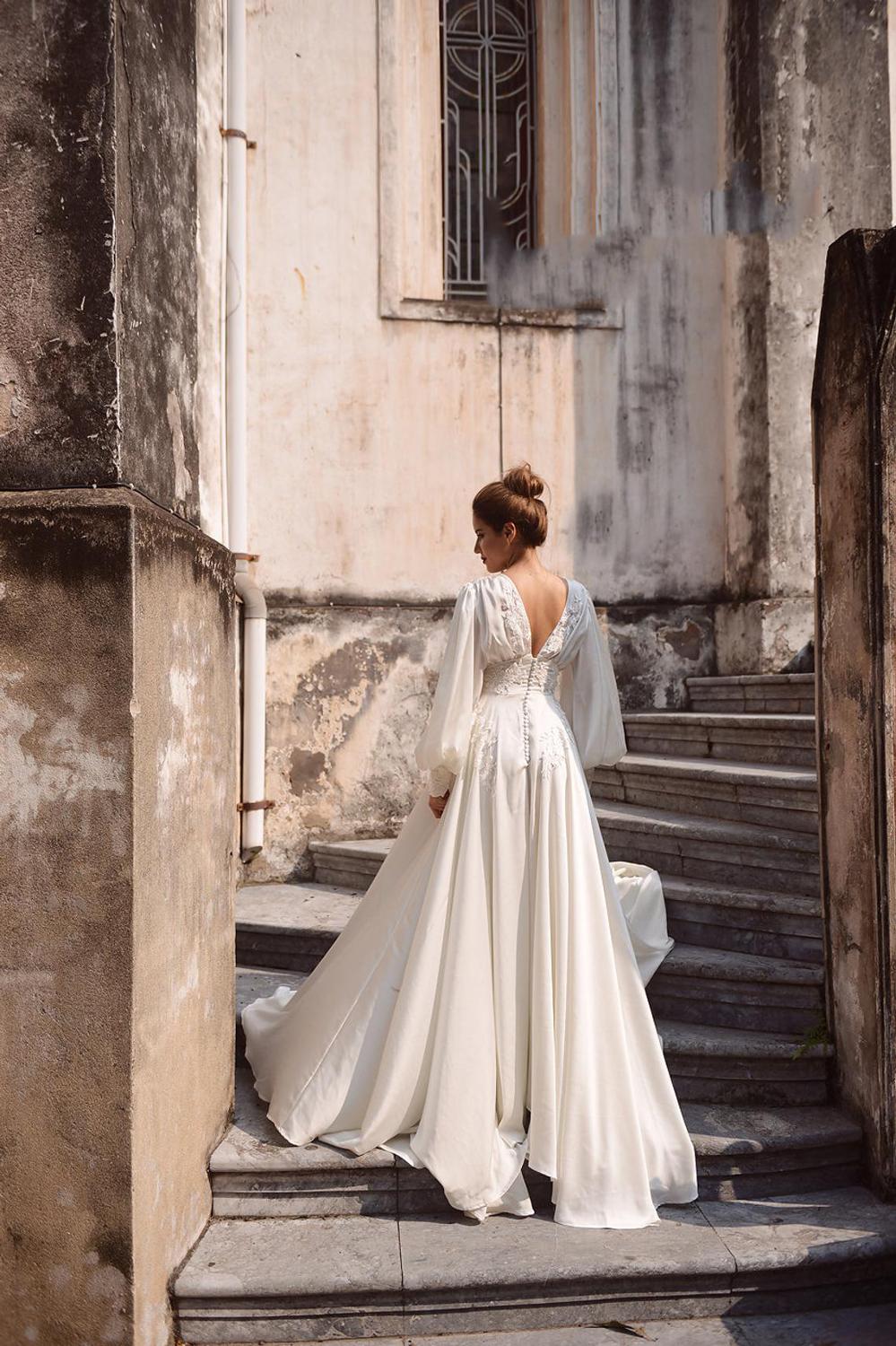 Simple A-Line Soft Satin Wedding Dresses Boho Lace Appliques Long Puff Sleeves Bridal Gown Vintage Wedding Party Gowns 2021