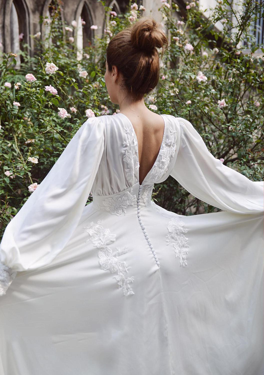 Roycebridal Simple A-Line Soft Satin Wedding Dresses Boho Lace Appliques Long Puff Sleeves Bridal Gown Vintage Wedding Party Gowns