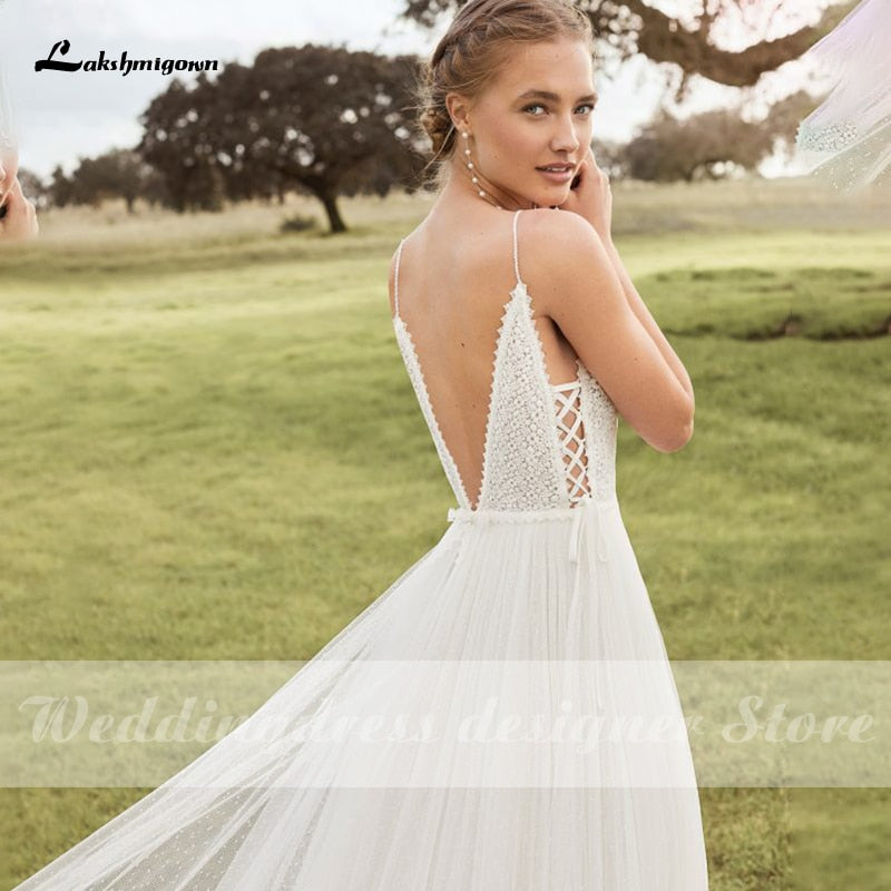 Lakshmigown Spaghetti Straps Boho Wedding Dresses 2021 V Neck Backless Bohemian Lace Bride Dress Tulle Beach Bridal Gown