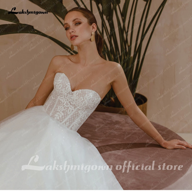 Sweetheart Neck Wedding Dress with short sleeves Vestidos de Novia Lace Appliques Wedding Gowns Robe Mariage Lakshmigown