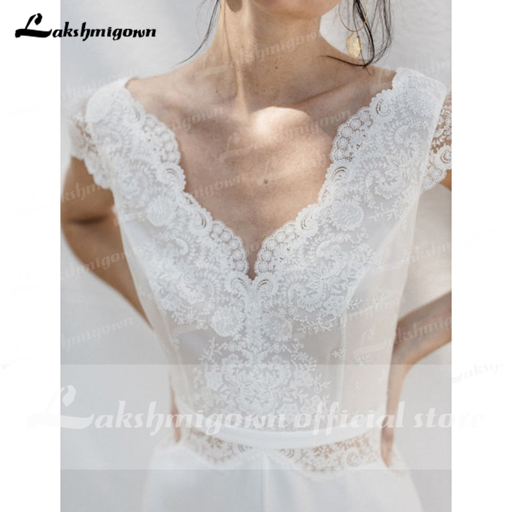 Lakshmigown 2021 Elegant Split Satin Lace Back Buttons Wedding Dresses for Bridal V Neck Beach Short Sleeve Backless robe mariée
