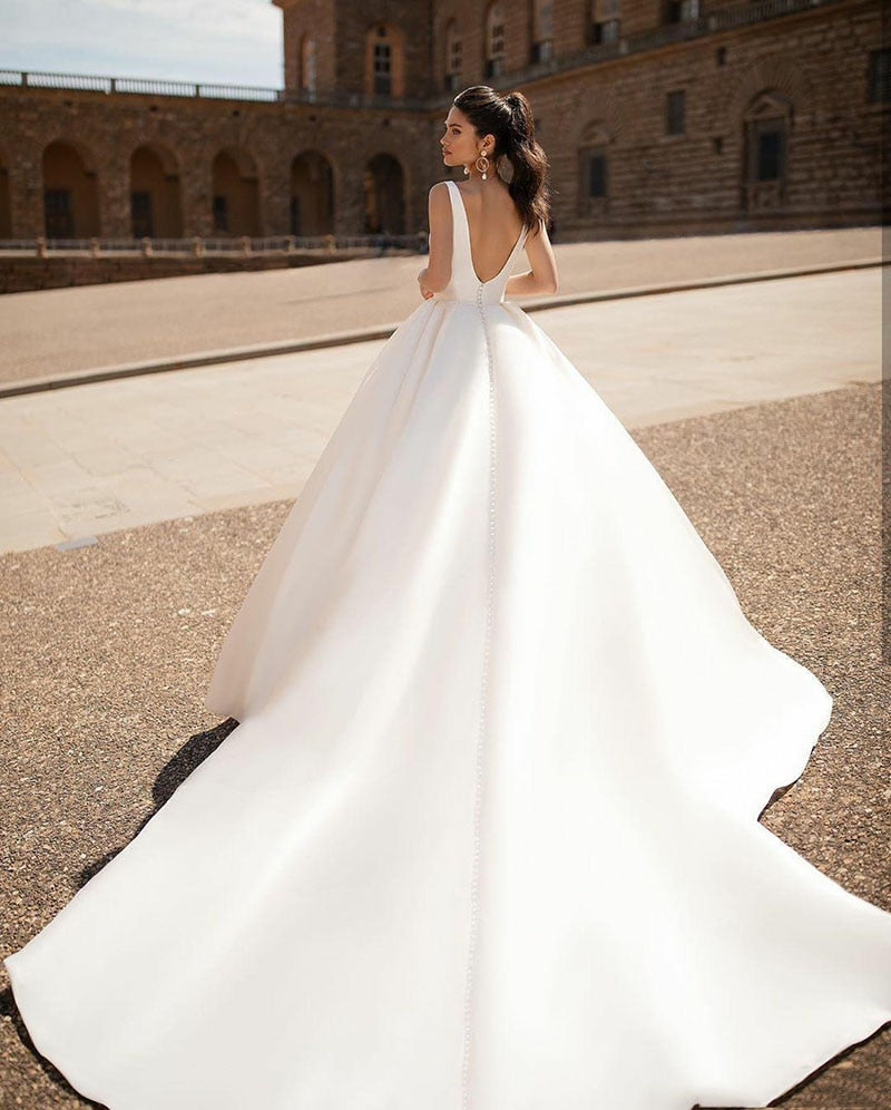 Roycebridal Simple Wedding Dresses Sexy V Neck Removable Long Sleeves Vintage Satin Wedding Gowns Backless Beach Bridal Dress