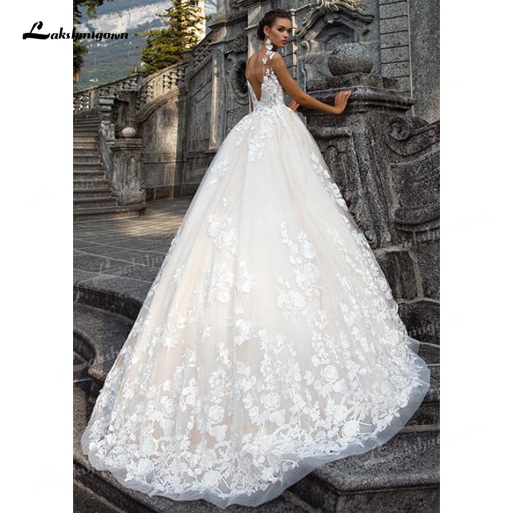 Gorgeous Tulle A-Line Wedding Dresses Illusion Boat Neck Low Open Back Cap Short Sleeve Chapel Train Bride Gowns Appliques Bead