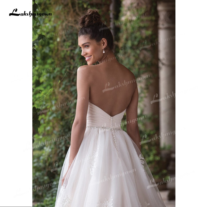Beautifully A-Line Tulle Wedding Dresses Sweetheart Neck Strapless Sleeveless Open Back Beading Sashes Court Train Bride Gowns