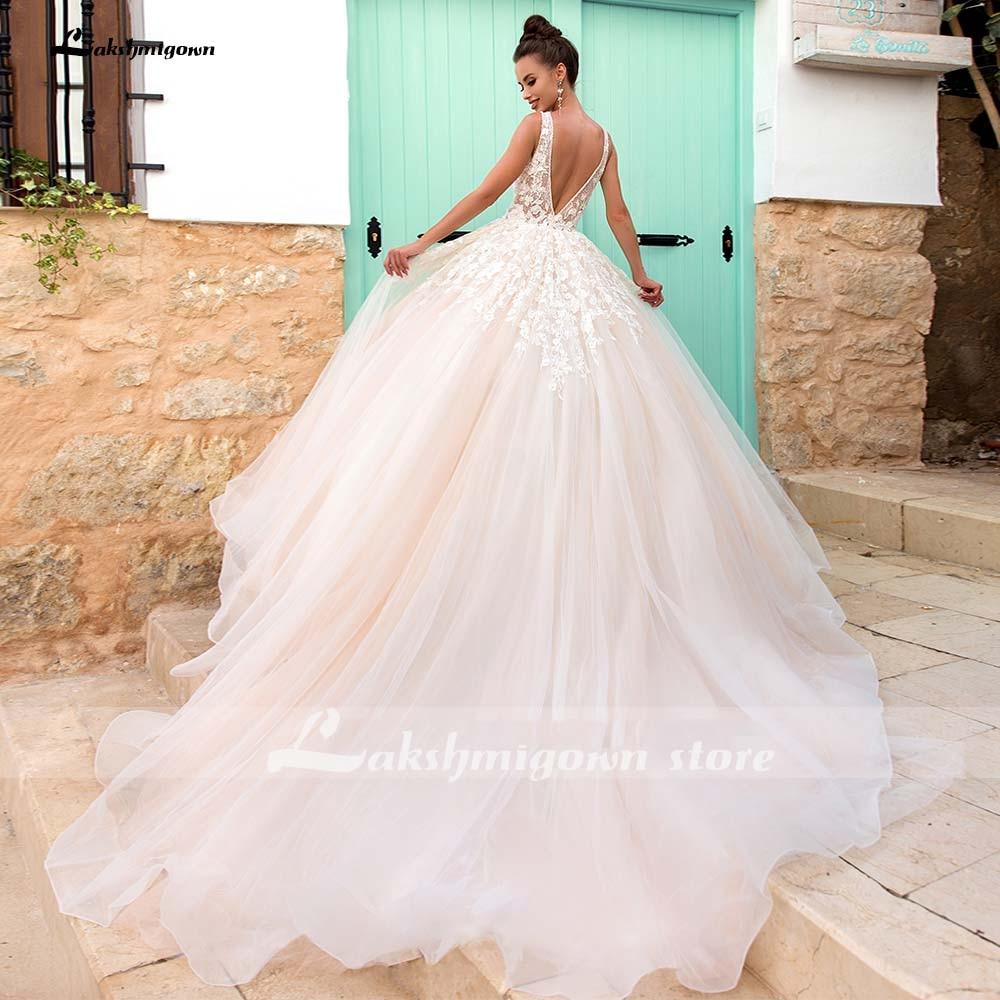 V-Neck A Line Lace Wedding Dresses Applique Beading