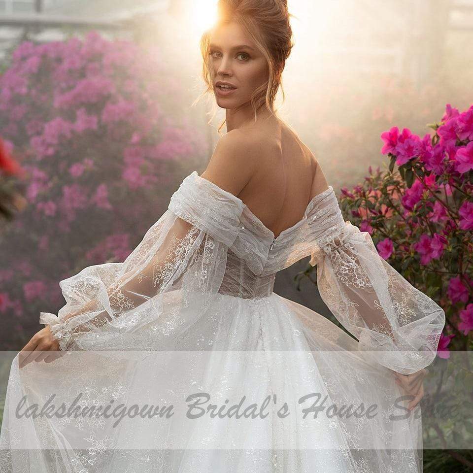 Women Vintage Lace Wedding Gowns with Detachable Puff Sleeves